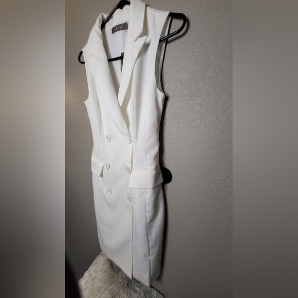 Essue Vest Dress - Picture 2 of 13